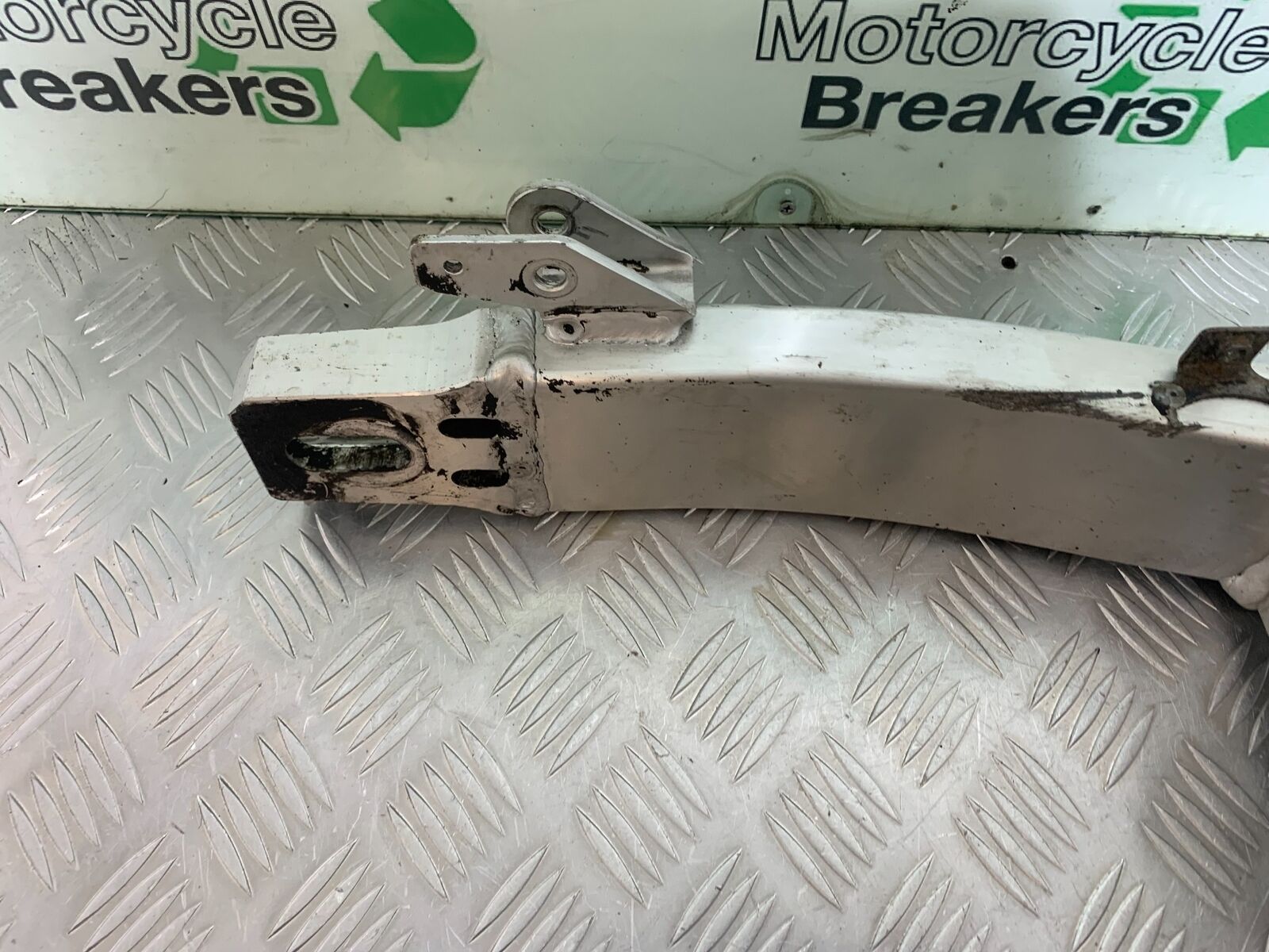 YAMAHA XJR1300 XJR 1300 SWINGARM YEAR 1999-2003 (CMB1055)