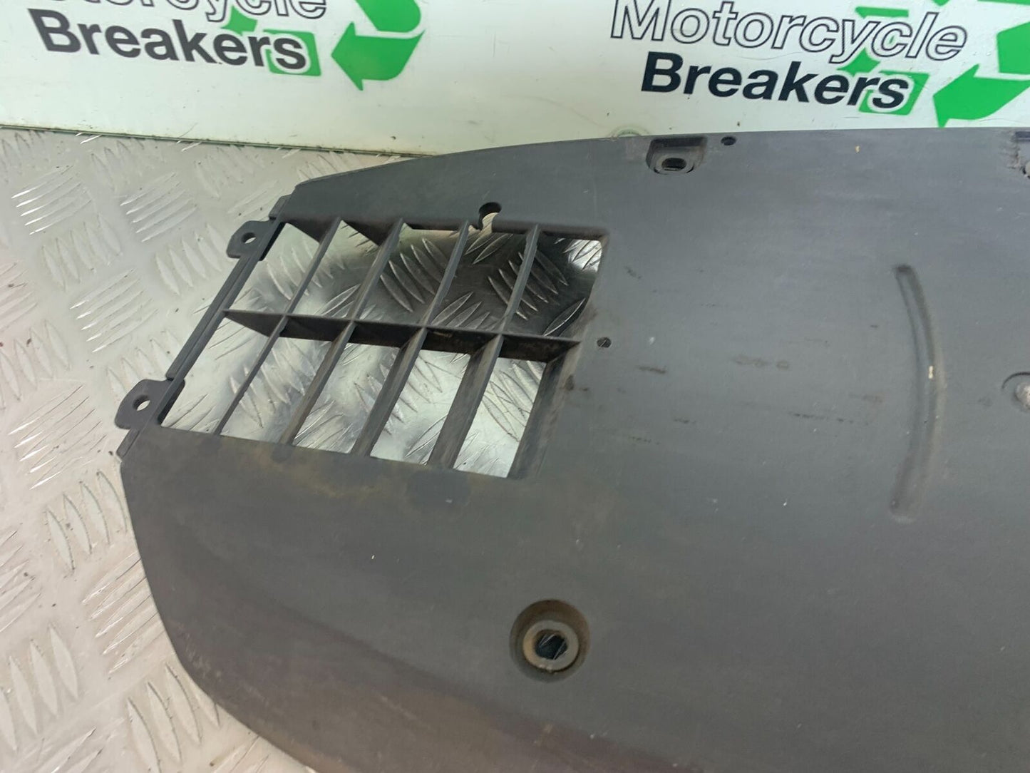 SUZUKI AN 200 UN 200 BURGMAN BELLYPAN  YEAR 2007-09 (CMB1128)