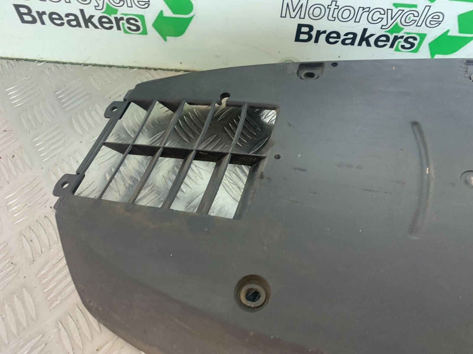 SUZUKI AN 200 UN 200 BURGMAN BELLYPAN  YEAR 2007-09 (CMB1128)