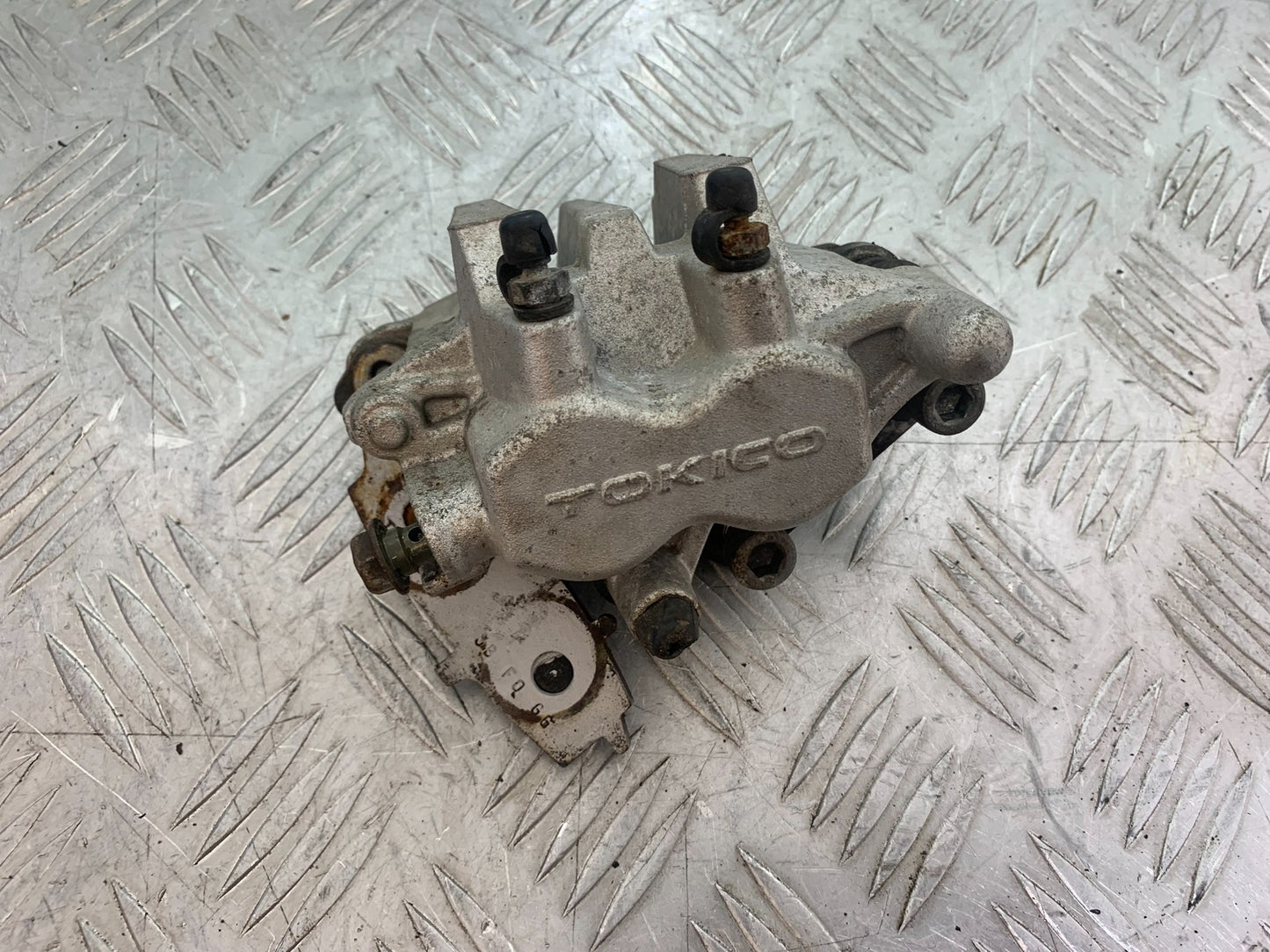 KAWASAKI VN1500 CLASSIC REAR BRAKE CALIPER   YEAR 1999 -2006 (CMB1166)