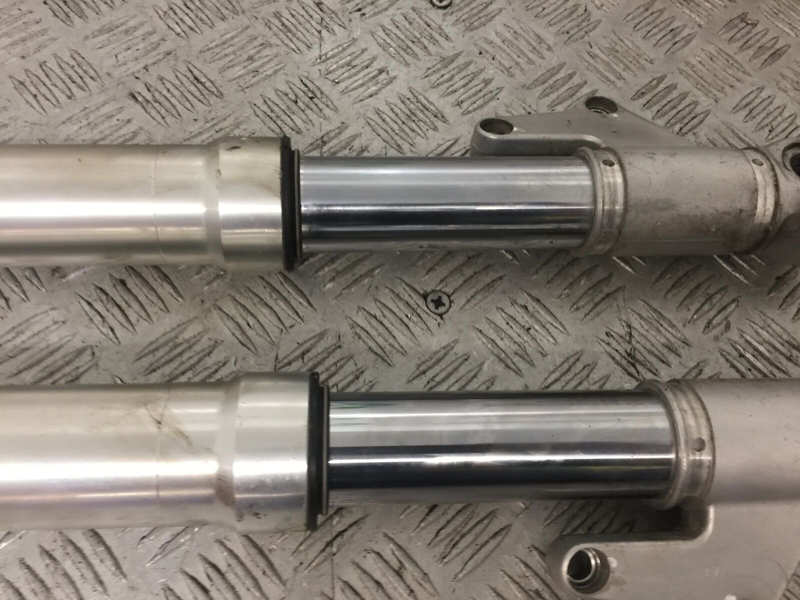 DUCATI MONSTER S4 916 FORKS   YEAR 2001 STOCK (755)