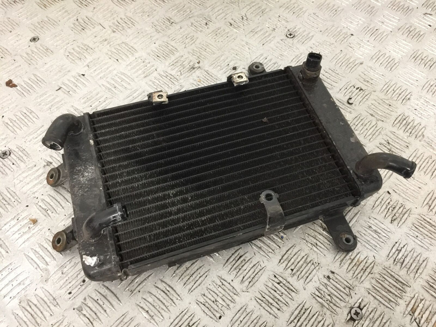 SUZUKI AN 250 BURGMAN RADIATOR  YEAR 1999  (STOCK 881)