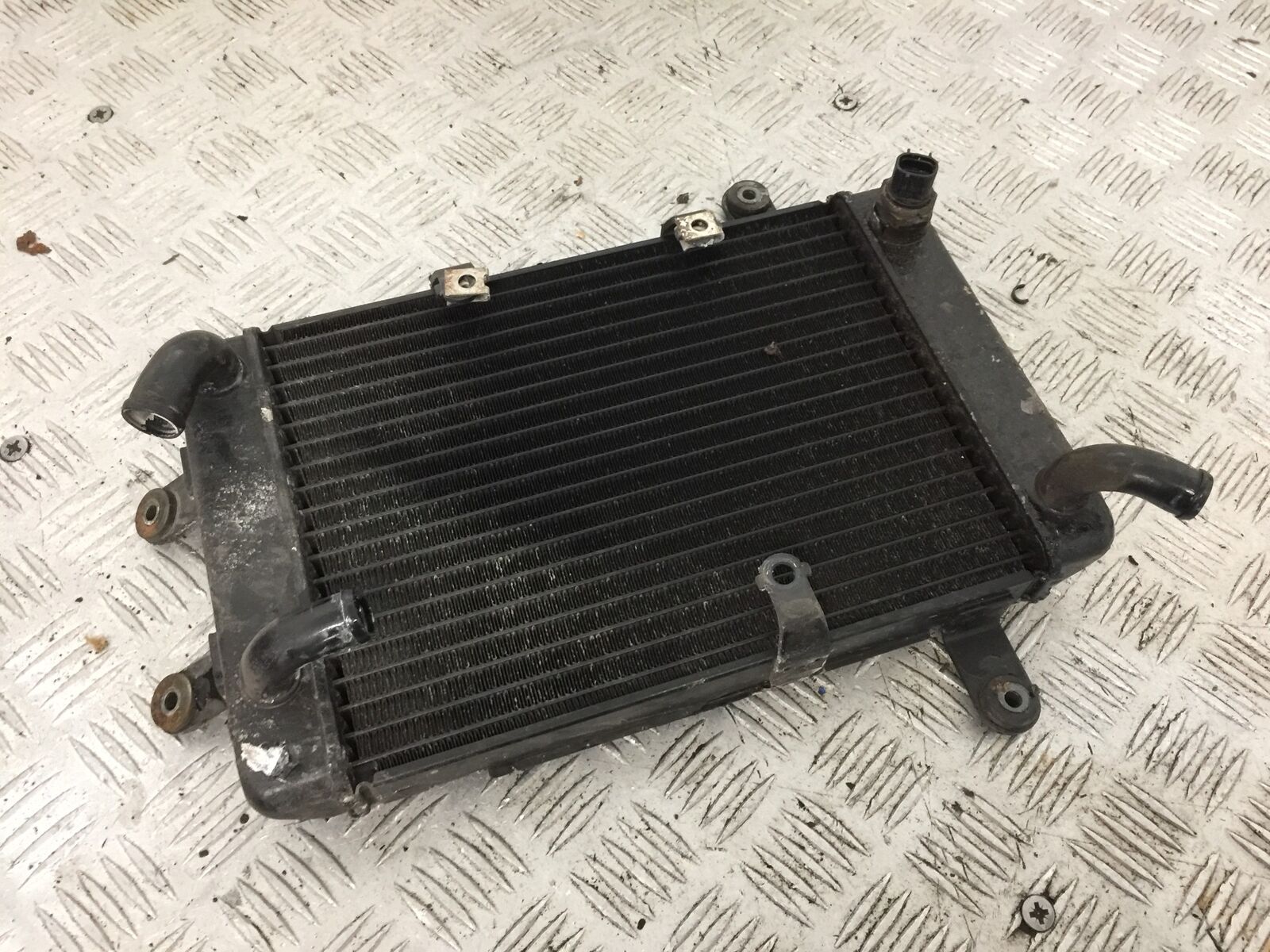 SUZUKI AN 250 BURGMAN RADIATOR  YEAR 1999  (STOCK 881)