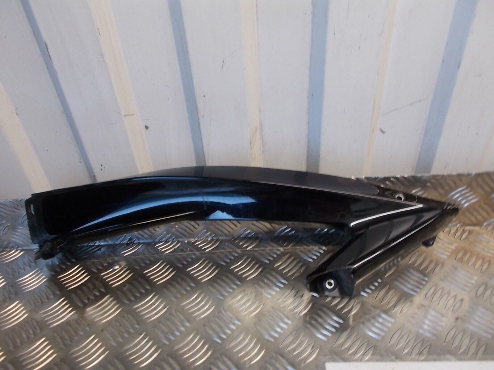 YAMAHA R6 RIGHT FAIRING INFILL PANEL YEAR 2007