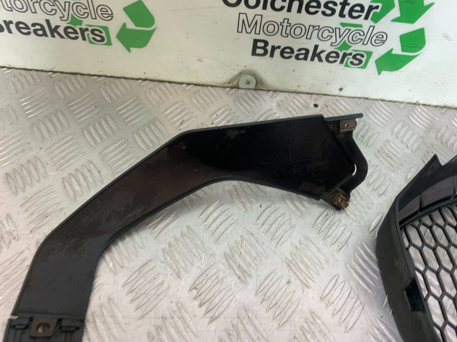 APRILIA TUONO 1000 V4R BELLYPAN YEAR 2011-13  (CMB1331)