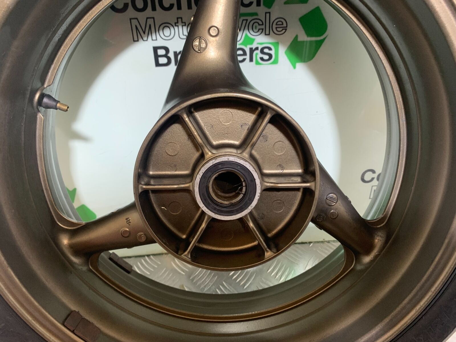 HONDA CBR 929 RRY FIREBLADE REAR WHEEL   YEAR 2000-01 (CMB1094)