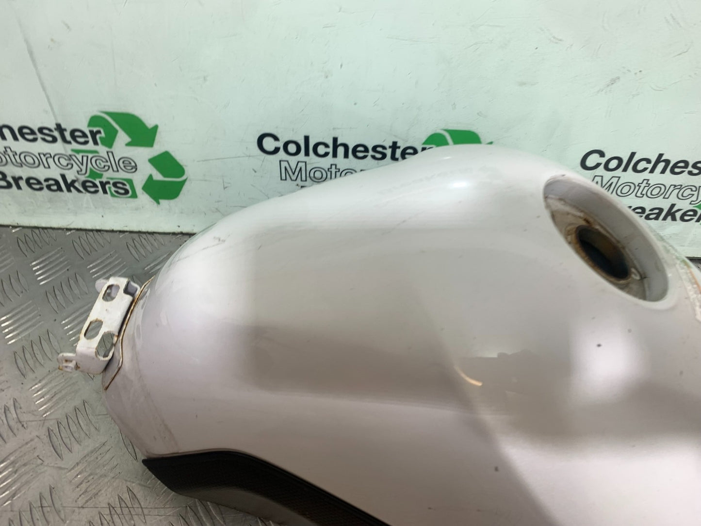 YAMAHA XJ6 XJ6-S PETROL TANK  YEAR 2009-2015  (CMB1212)