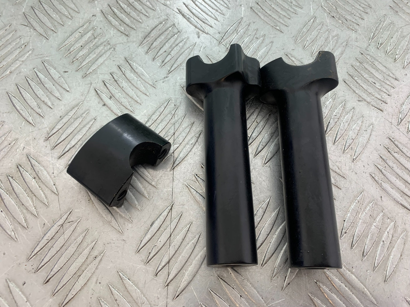 HARLEY DAVIDSON FXS BLACKLINE 1585 HANDLEBAR RISERS  YEAR 2012 (CMB1147)