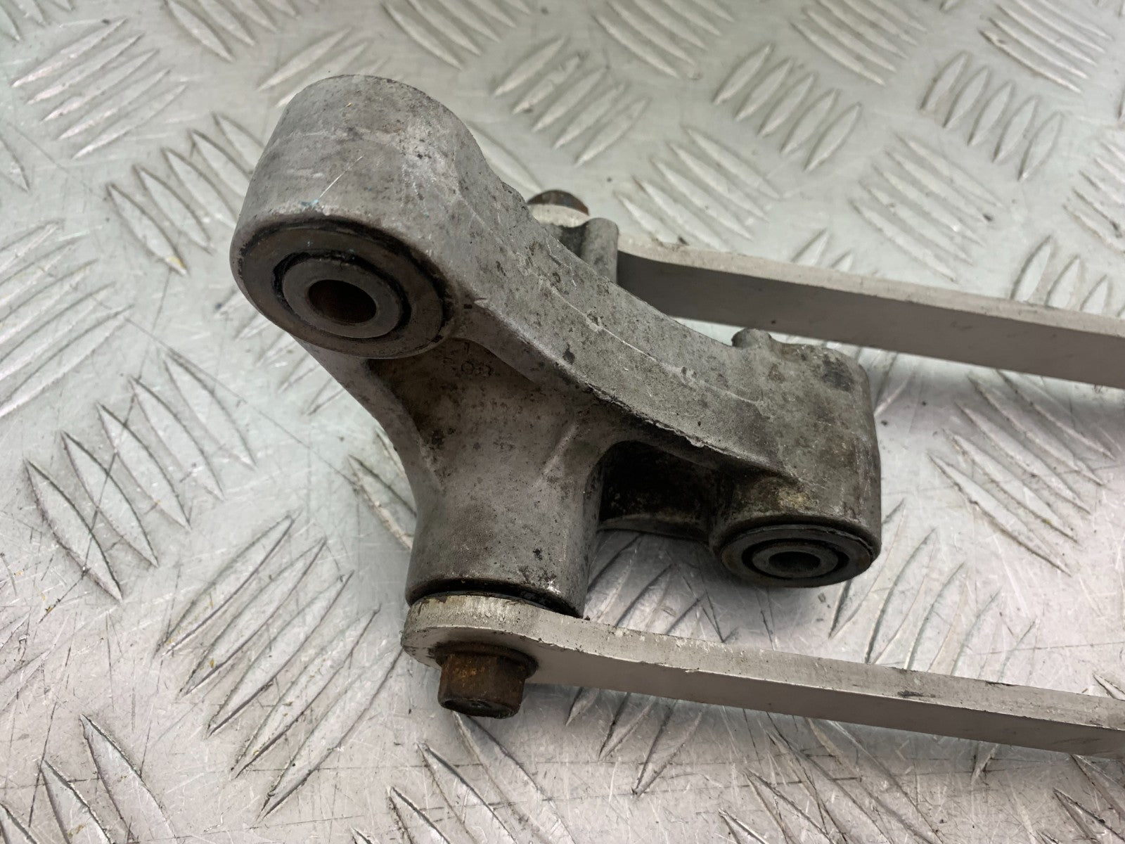 KAWASAKI ZX9R ZX9 R REAR SHOCK LINKAGE  YEAR 1998-1999 (CMB1329)