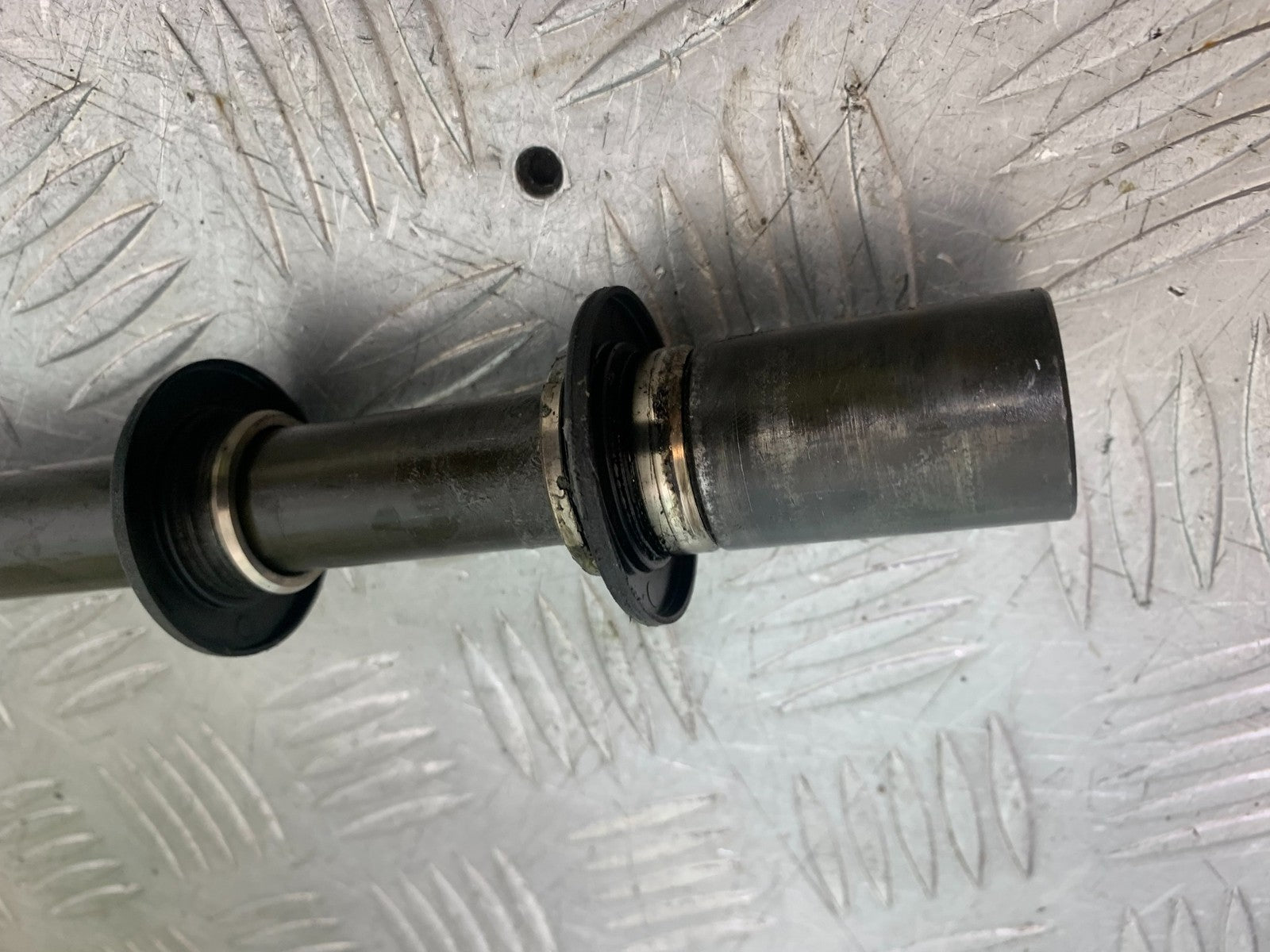 YAMAHA YZF R1 4XV FRONT WHEEL SPINDLE  YEAR 1998-99 (CMB1291)
