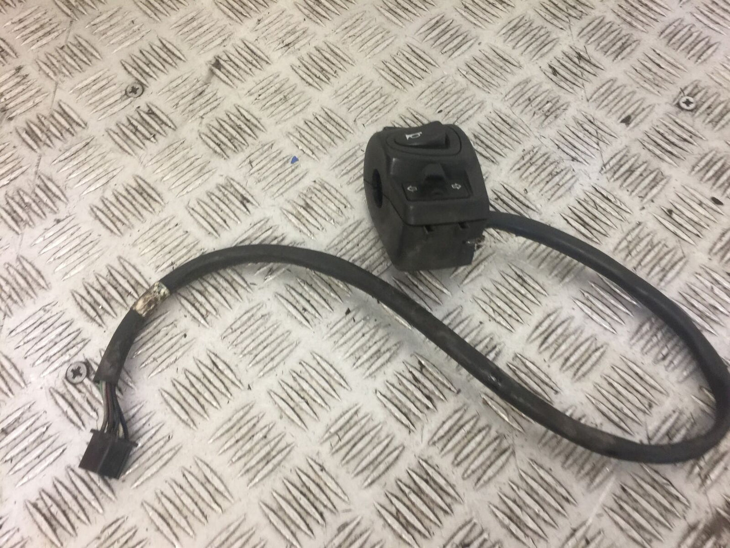 HONDA PCX125 PCX 125 LEFT SWITCH GEAR YEAR 2013  STOCK 592