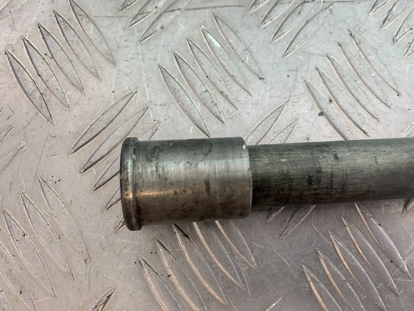 KAWASAKI ZX6R ZX6 J FRONT WHEEL SPINDLE  YEAR 2000 (CMB1129)