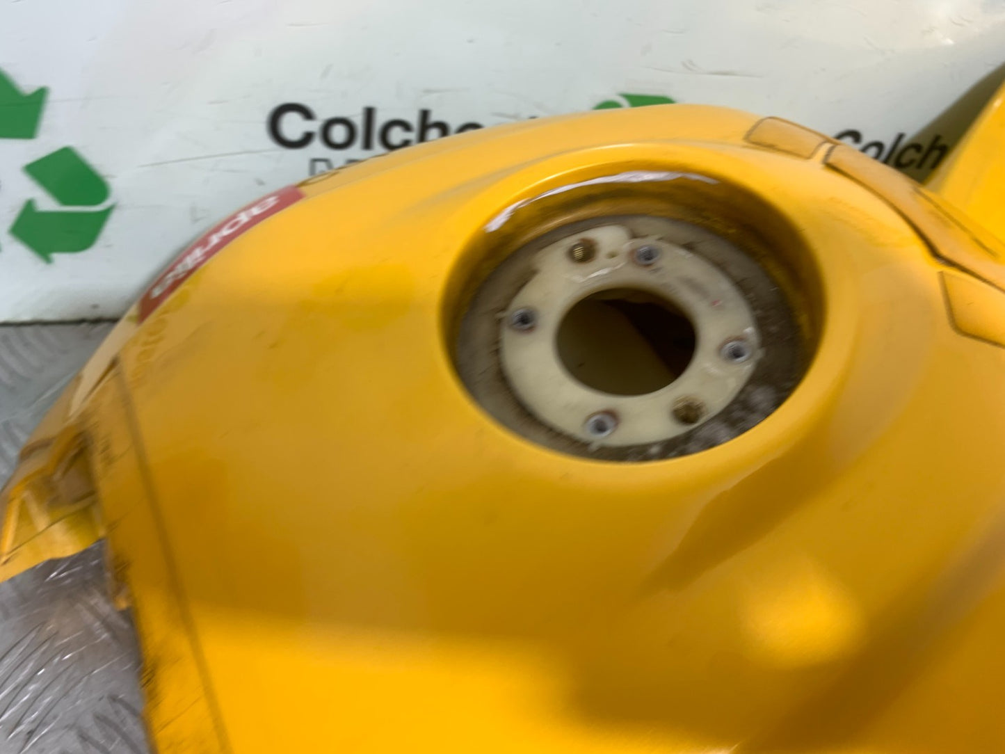APRILIA TUONO 1000 V4R PETROL TANK   YEAR 2011-13  (CMB1331)