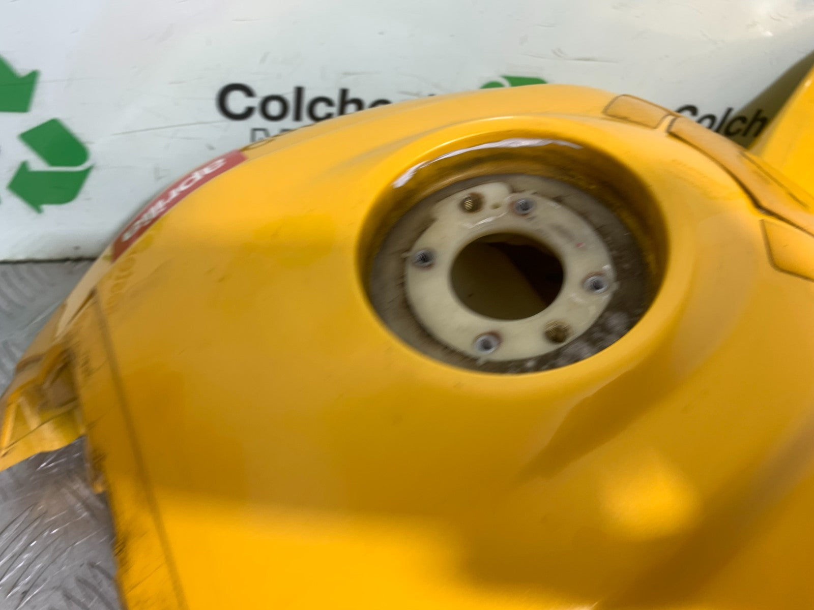 APRILIA TUONO 1000 V4R PETROL TANK   YEAR 2011-13  (CMB1331)