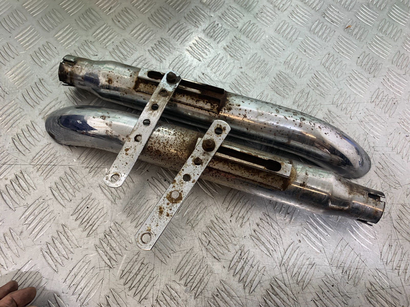 HONDA VT700 VT 700 SHADOW AFTERMARKET SILENCERS   YEAR 1984-85 (CMB1328)