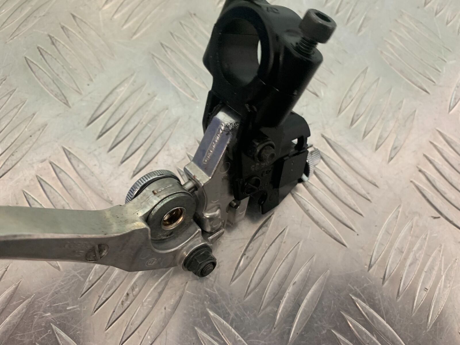 TRIUMPH 1050 SPRINT GT CLUTCH LEVER AND BRACKET YEAR 2010-2014 (STOCK 979)