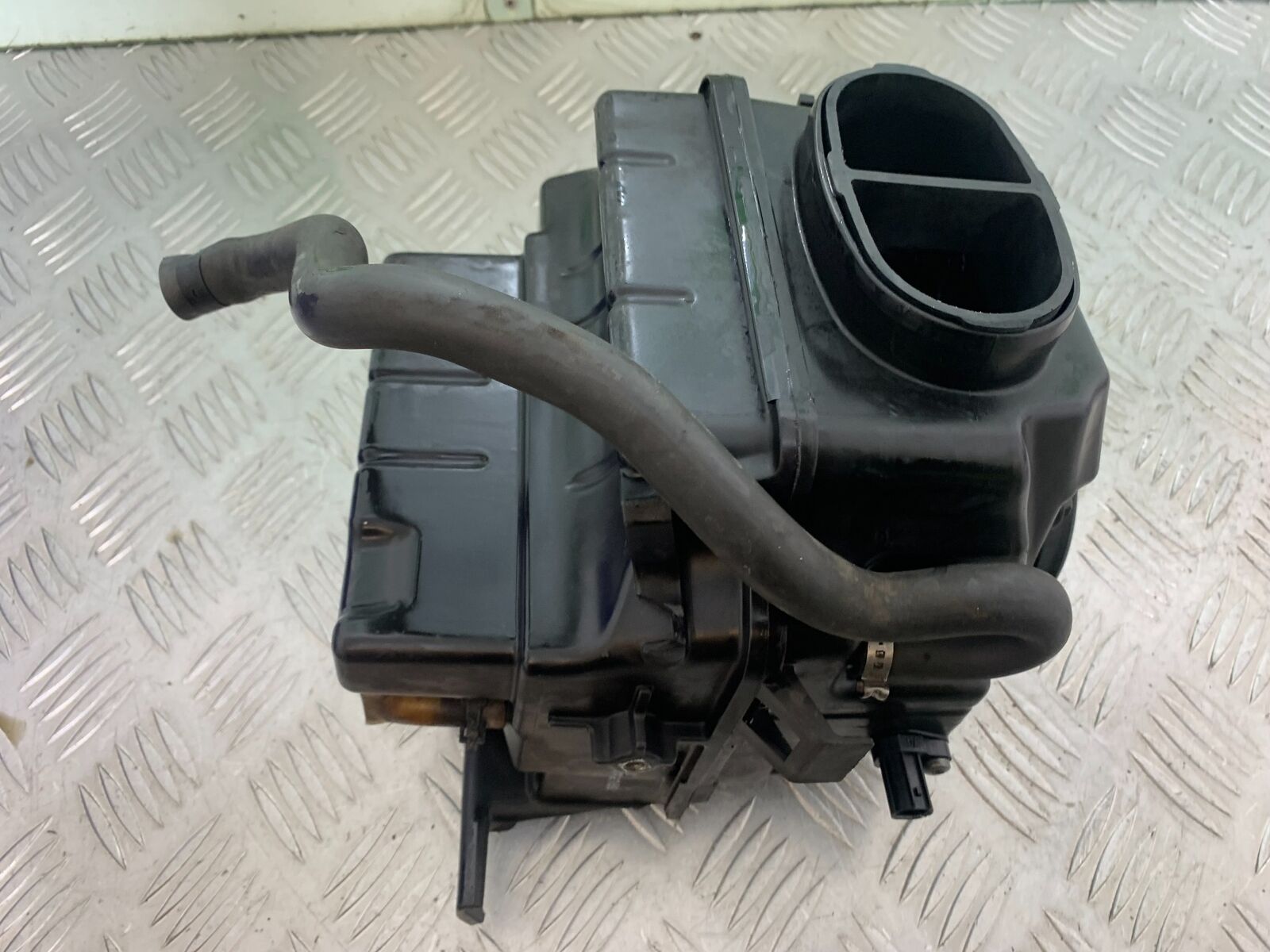 TRIUMPH THUNDERBIRD 1600 AIRBOX   YEAR 2011 (CMB1107)