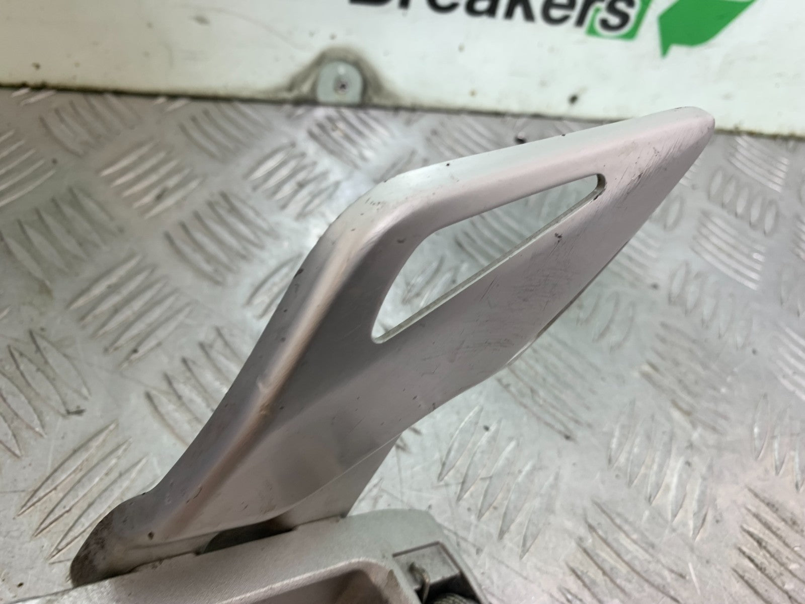 HONDA CBR1000 RR FRONT LEFT HANGER  YEAR 2008-2011 (CMB1330)