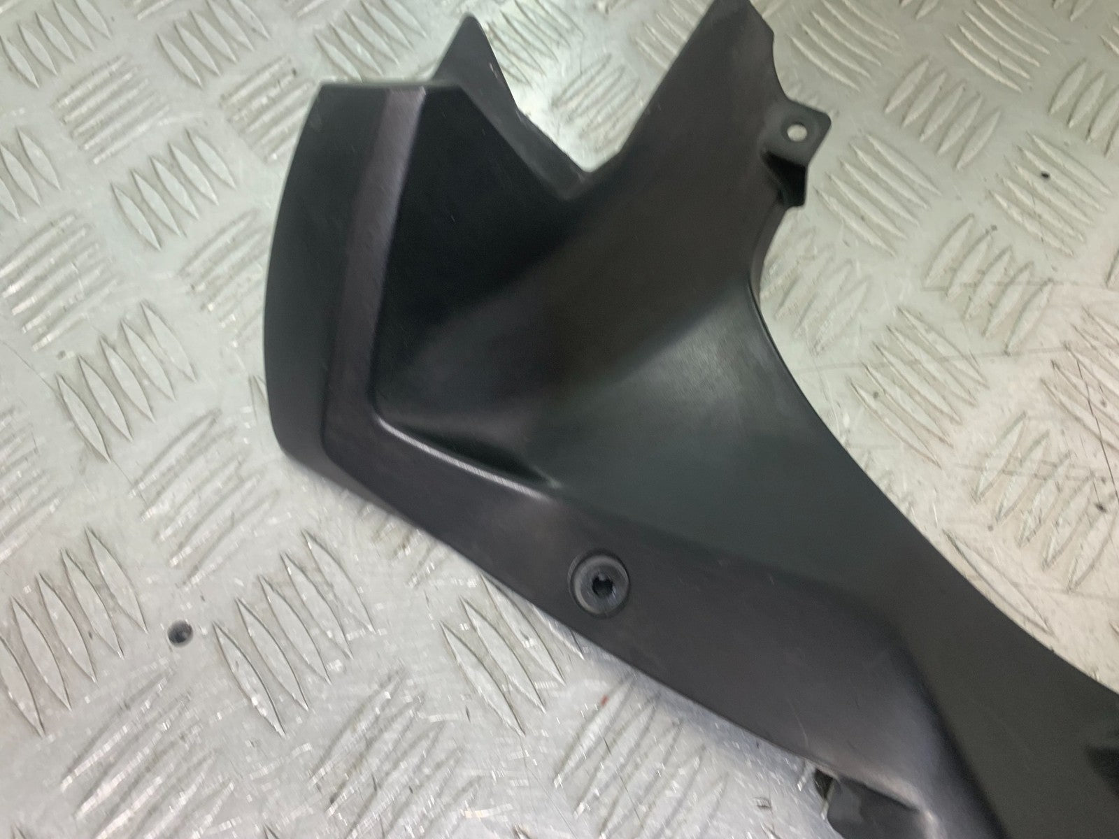 YAMAHA YZF-R125 YZF 125 LEFT TOP FAIRING INFILL PANEL  YEAR 2019-2022 (CMB1263)