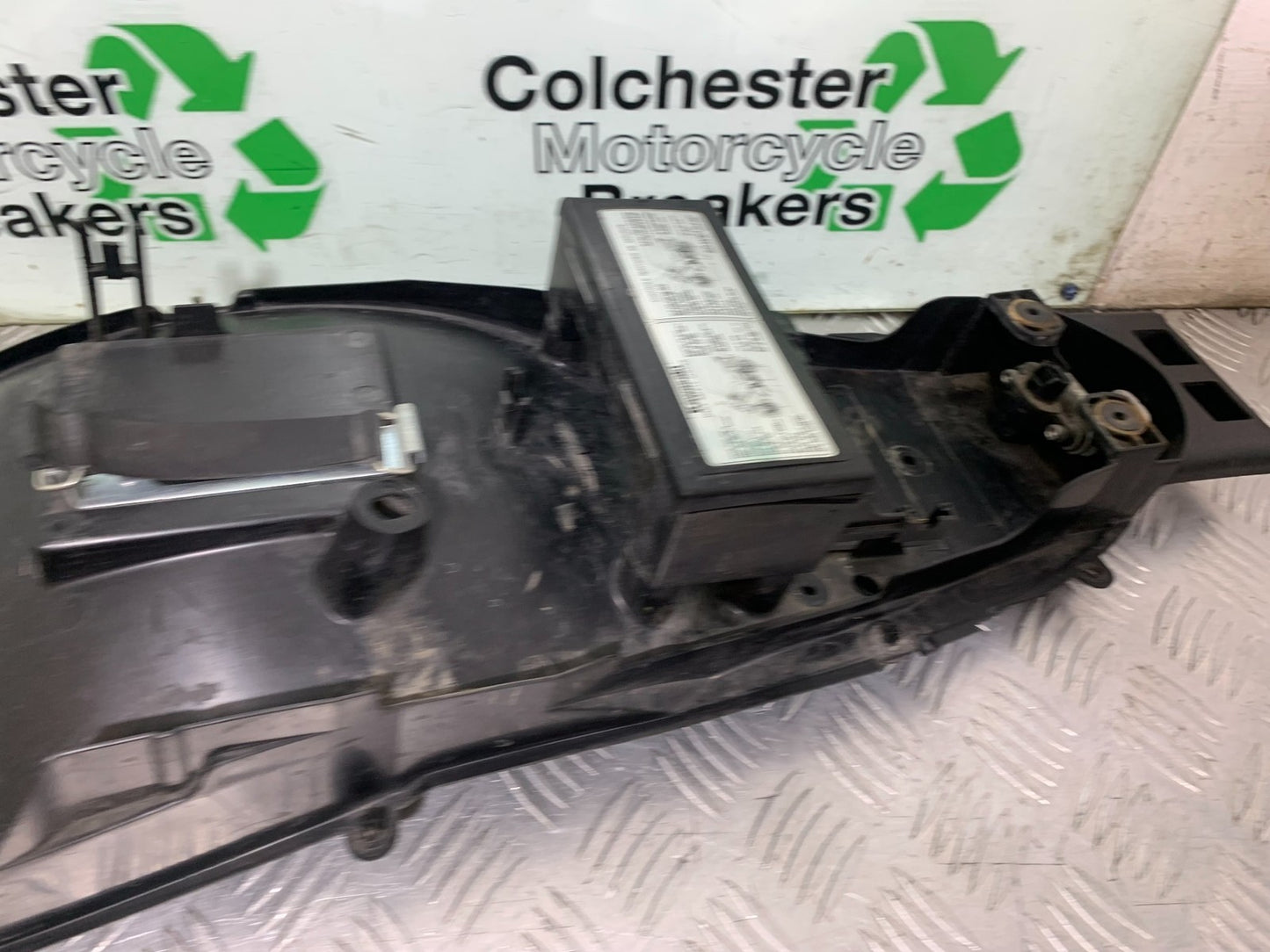 KAWASAKI GTR1400 GTR 1400 UNDRETRAY  YEAR 2007-2009 (CMB1306)