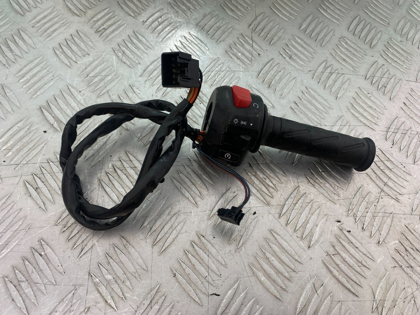 SUZUKI SV650 SV 650 mk1 RIGHT SWITCH GEAR   YEAR 1999-2002 (CMB1208)