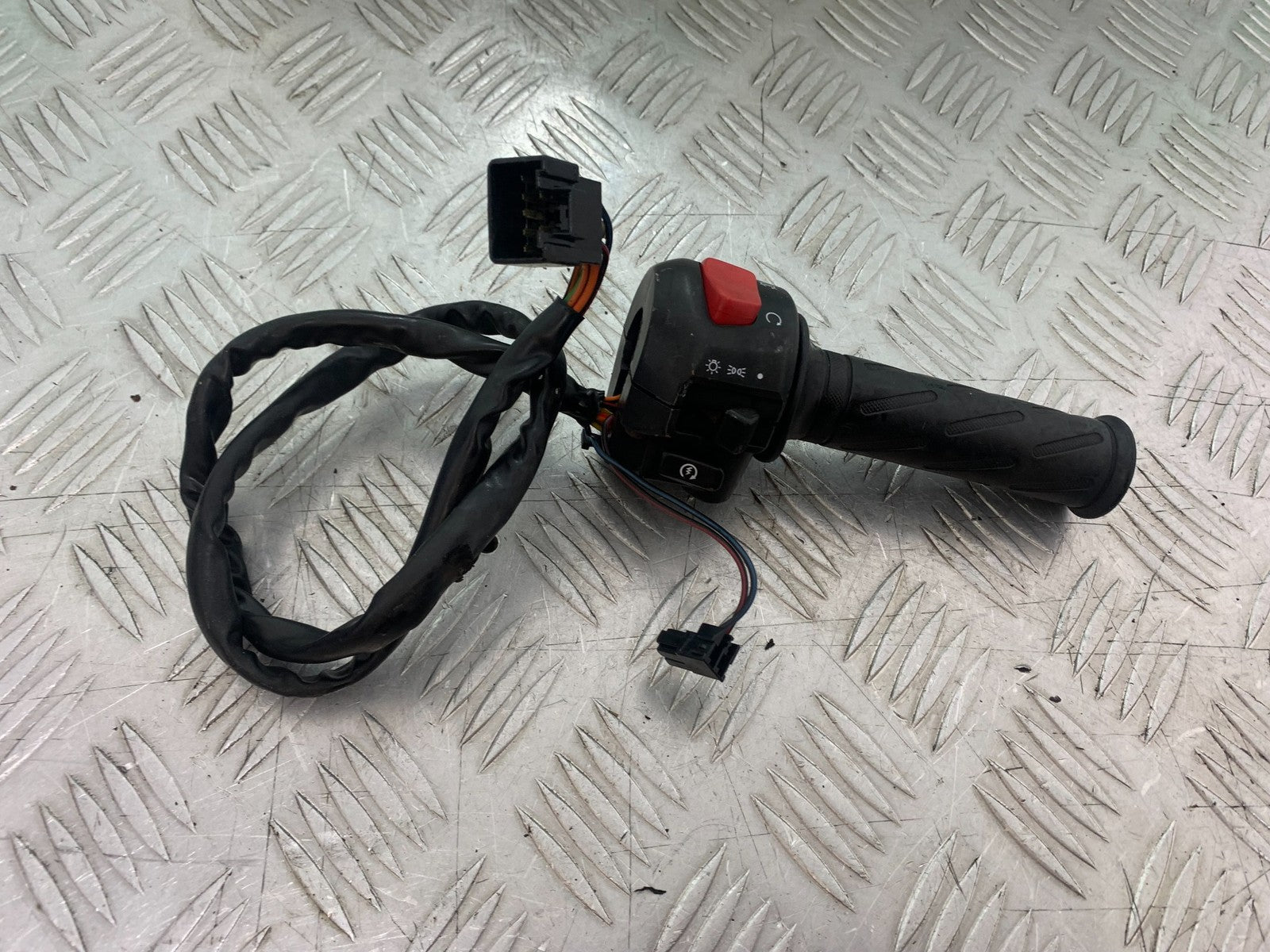 SUZUKI SV650 SV 650 mk1 RIGHT SWITCH GEAR   YEAR 1999-2002 (CMB1208)