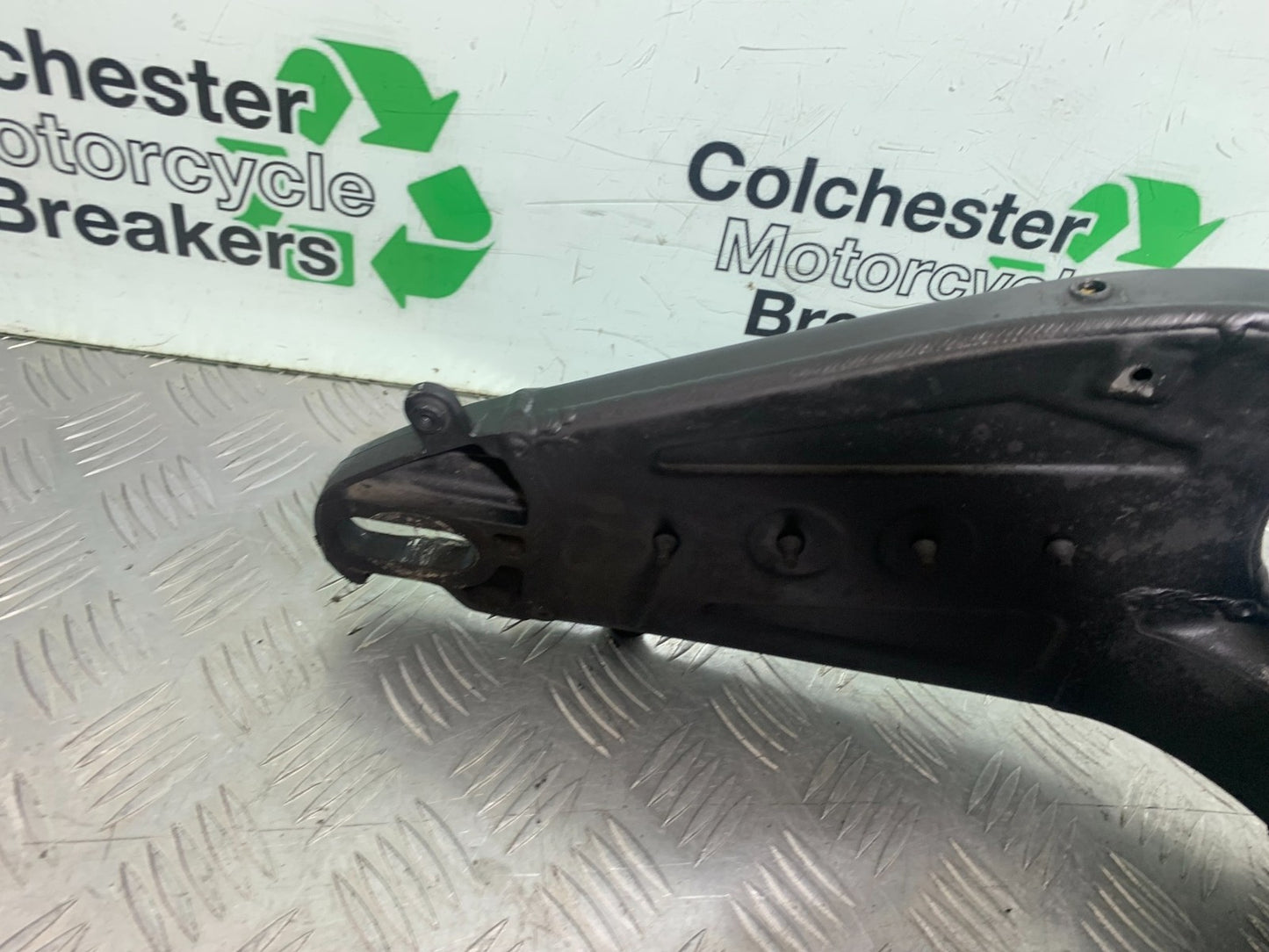 KAWASAKI ZX10R ZX10 R SWINGARM  2008-2010 (CMB1206)