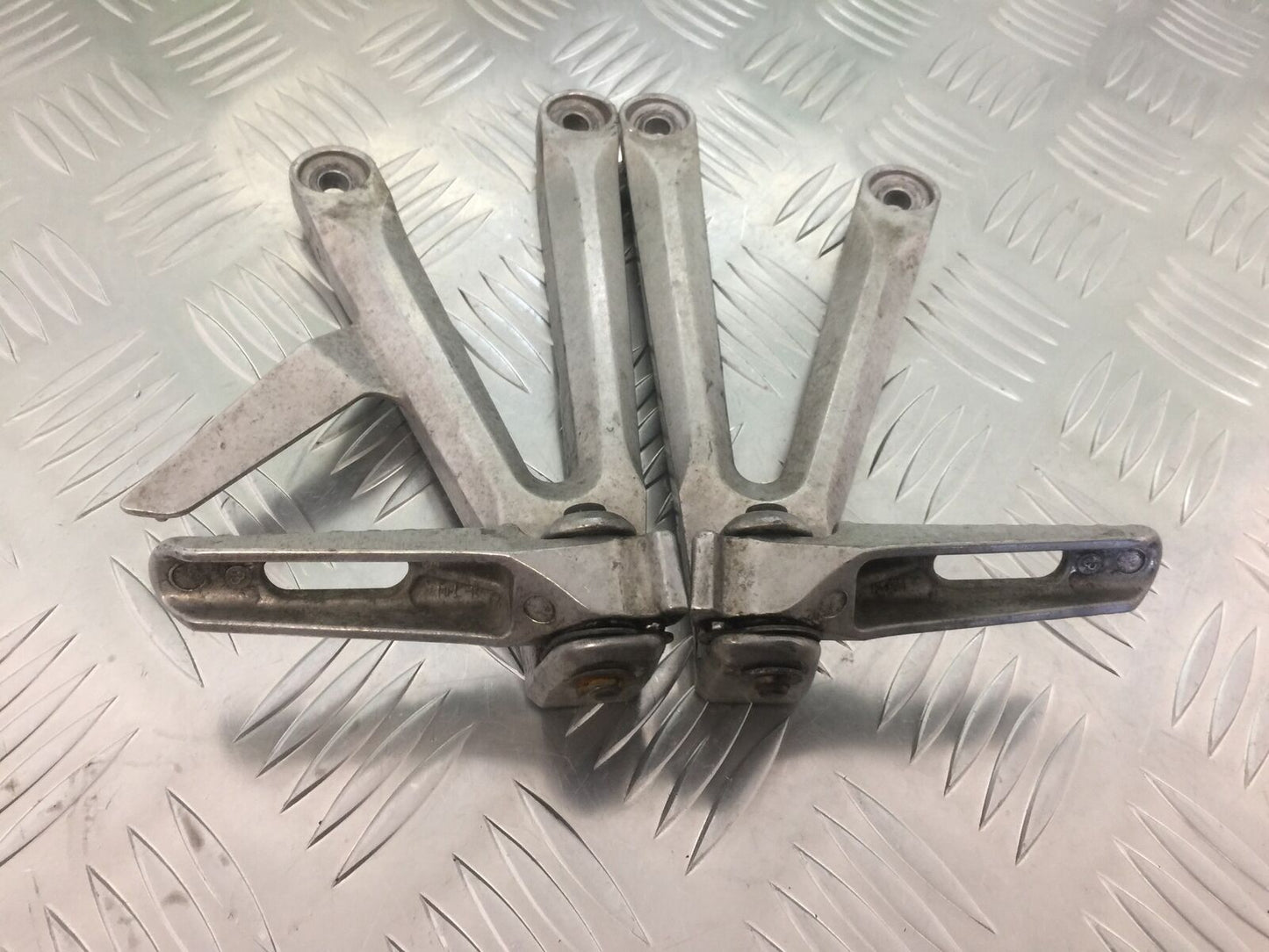 HONDA CBR600 RR REAR HANGERS AND PEGS  YEAR 2005-2006 (STOCK 933)