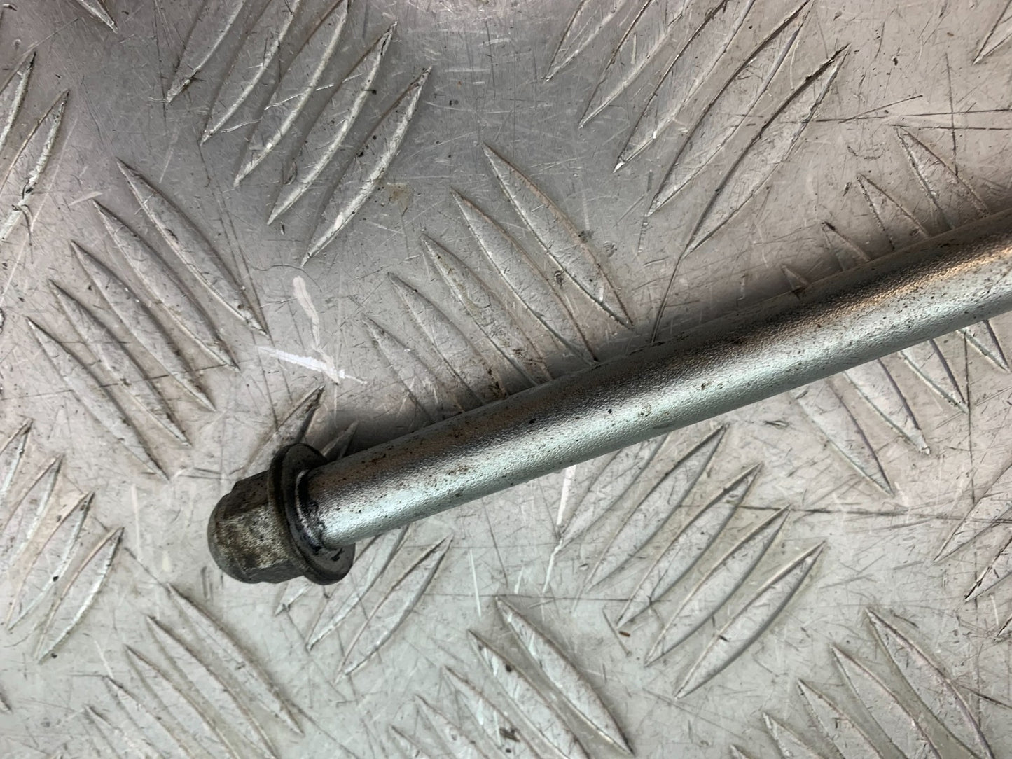SINNIS HOODLUM 125 FRONT WHEEL SPINDLE   YEAR 2021-2025 (CMB1196)