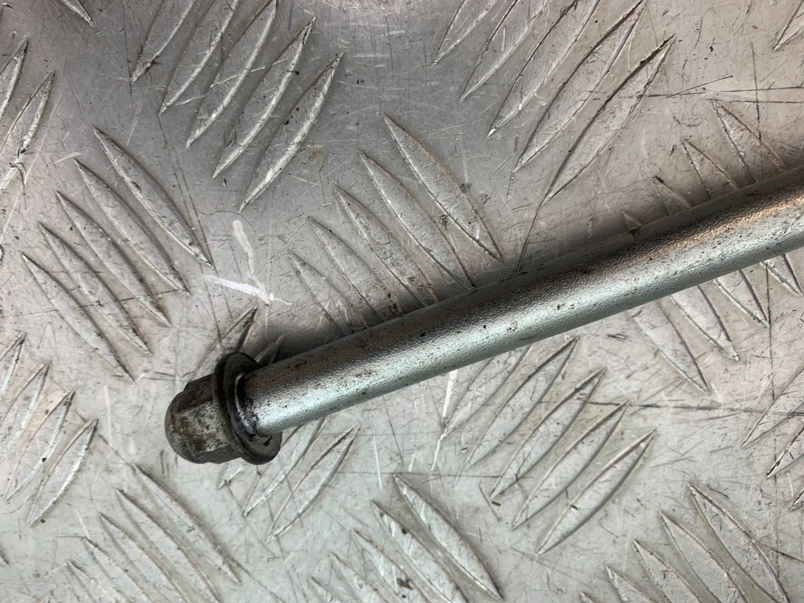 SINNIS HOODLUM 125 FRONT WHEEL SPINDLE   YEAR 2021-2025 (CMB1196)