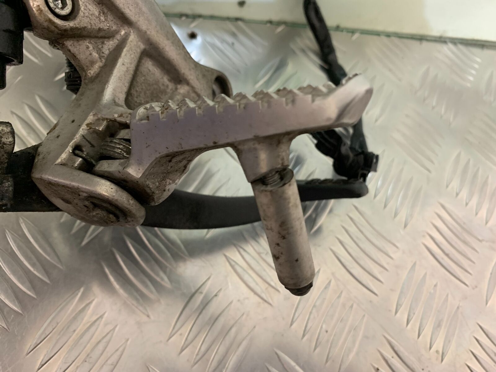 HONDA CB500 F CB500F FRONT RIGHT HANGER  YEAR 2022 (STOCK 951)