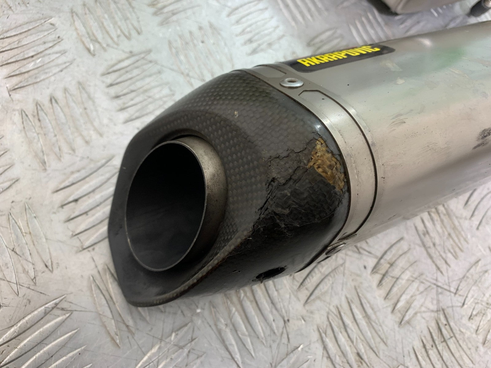 KTM 690 DUKE R LC4 AKRAPOVIC FULL EXHAUST SYSTEM YEAR 2012-2015  (CMB1180)
