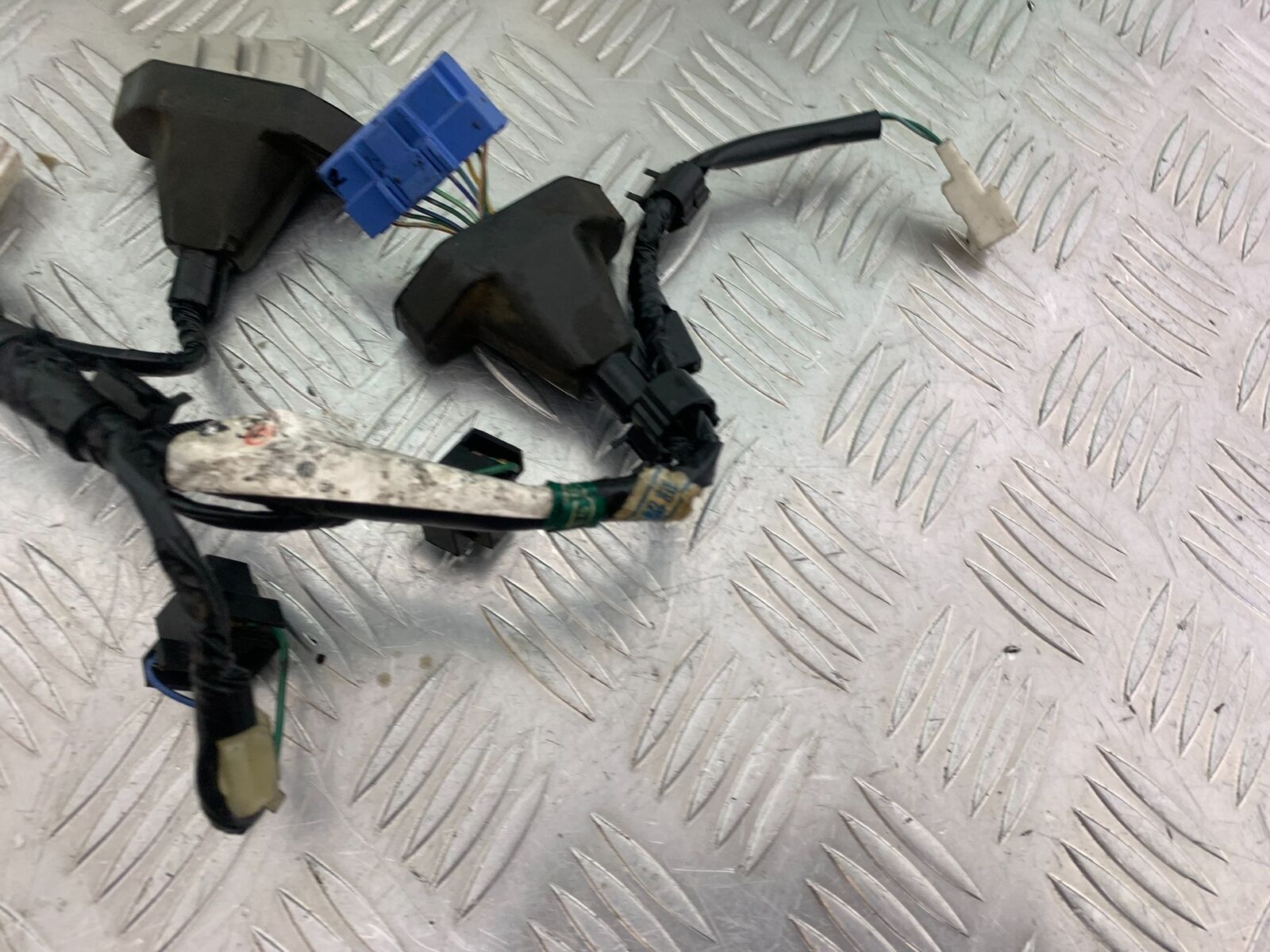 HONDA CBR1100 BLACKBIRD SUB LOOM   YEAR 1999-2005  (CMB1103)