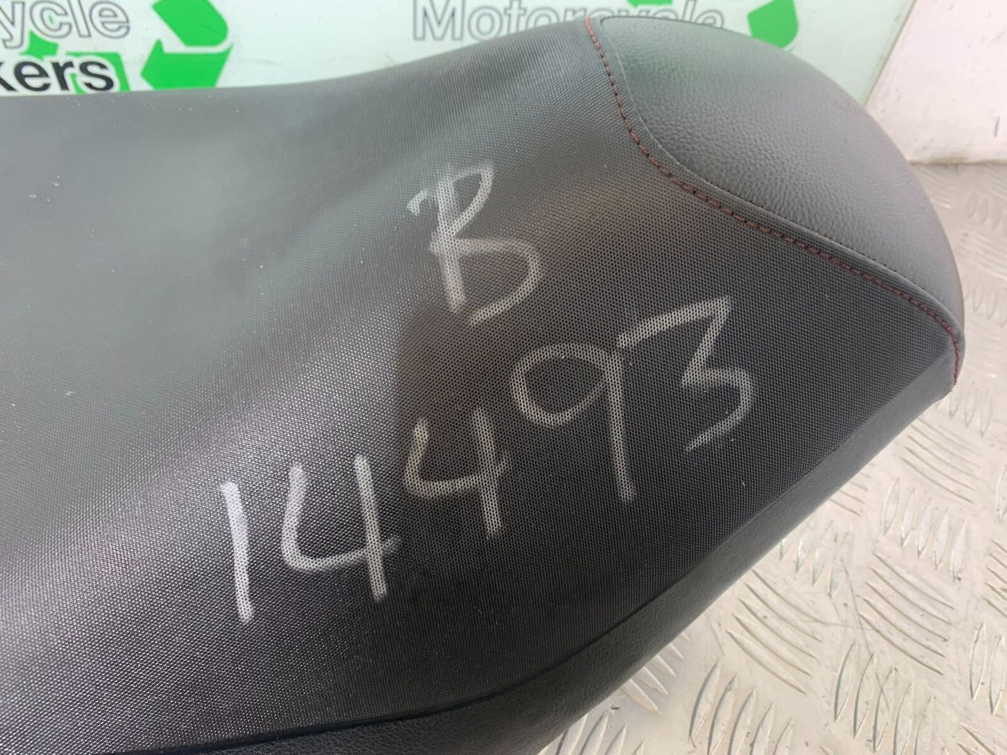 SUZUKI AN400 AN 400 BURGMAN SEAT YEAR 2017-2024 (CMB1118)