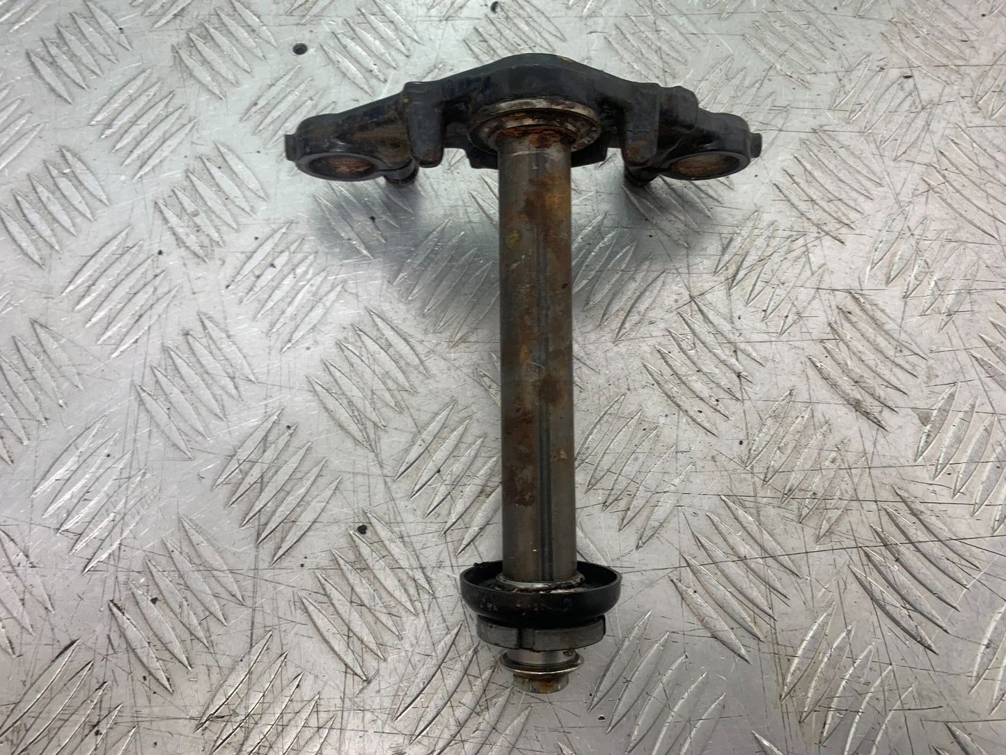 SUZUKI GP100 GP 100 BOTTOM YOKE   YEAR 1978-1988 (CMB1259)