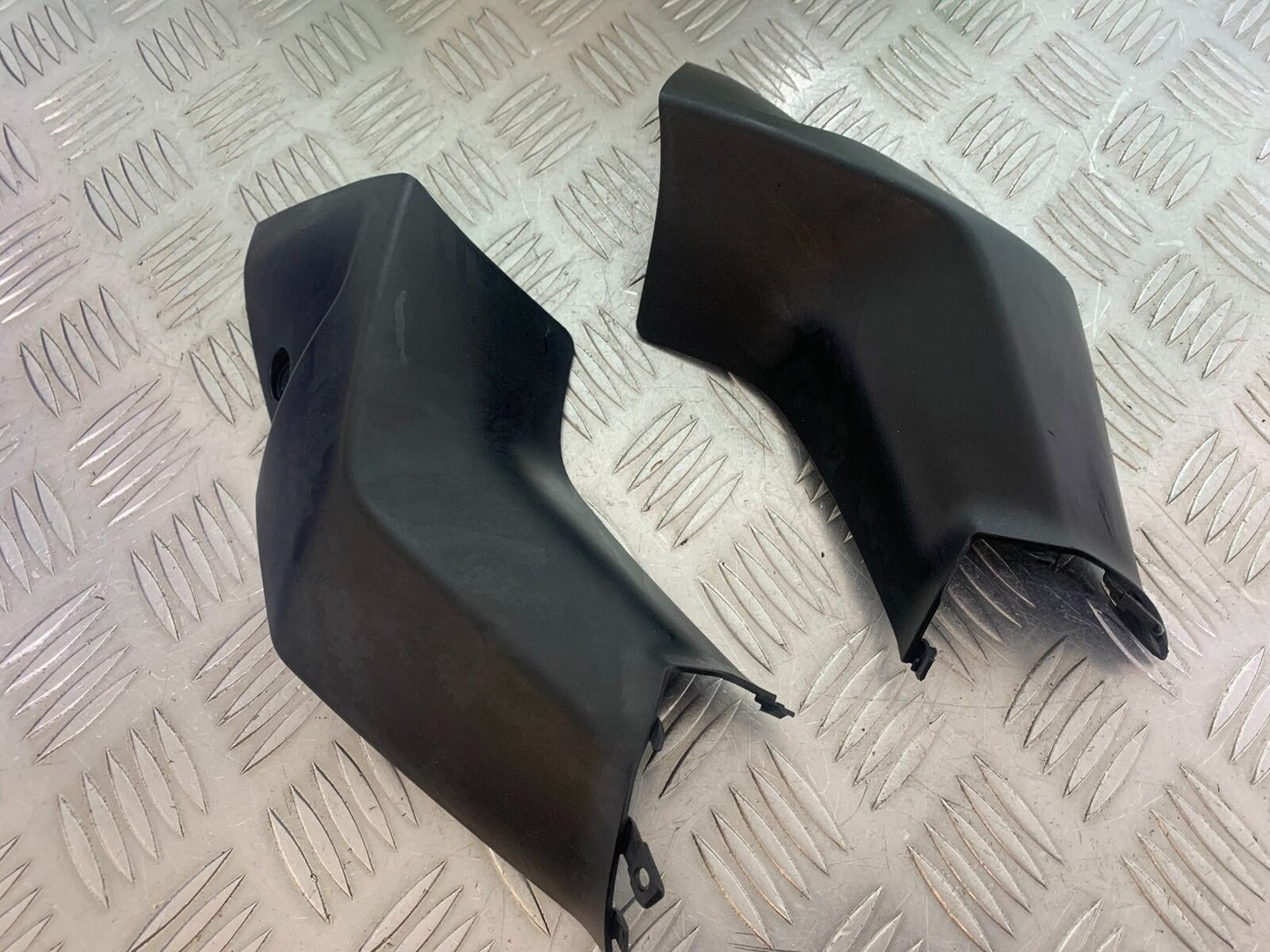 YAMAHA XJ6 XJ6-S TOP FAIRING INFILLS  YEAR 2009-2015  (CMB1070)