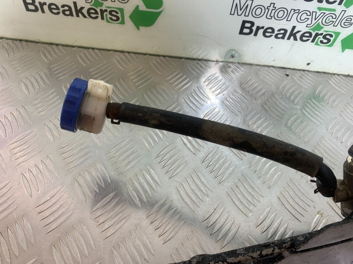 KAWASAKI ZR 750 ZEPHYR FRONT RIGHT HANGER  YEAR 1991-95 (CMB1008)
