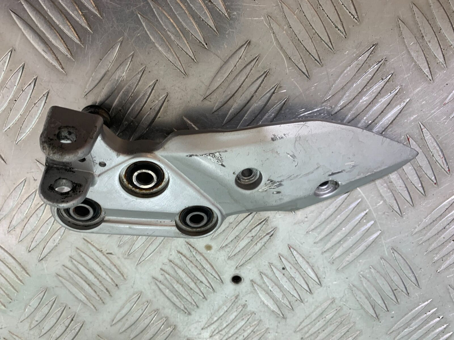 SUZUKI GSX1400 GSX 1400 FRONT RIGHT HANGER  YEAR 2002-2006 (CMB1007)