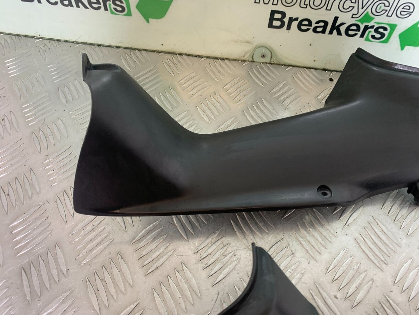 HONDA CBR 929 RRY FIREBLADE TOP FAIRING INFILL PANELS YEAR 2000-01 (CMB1094)