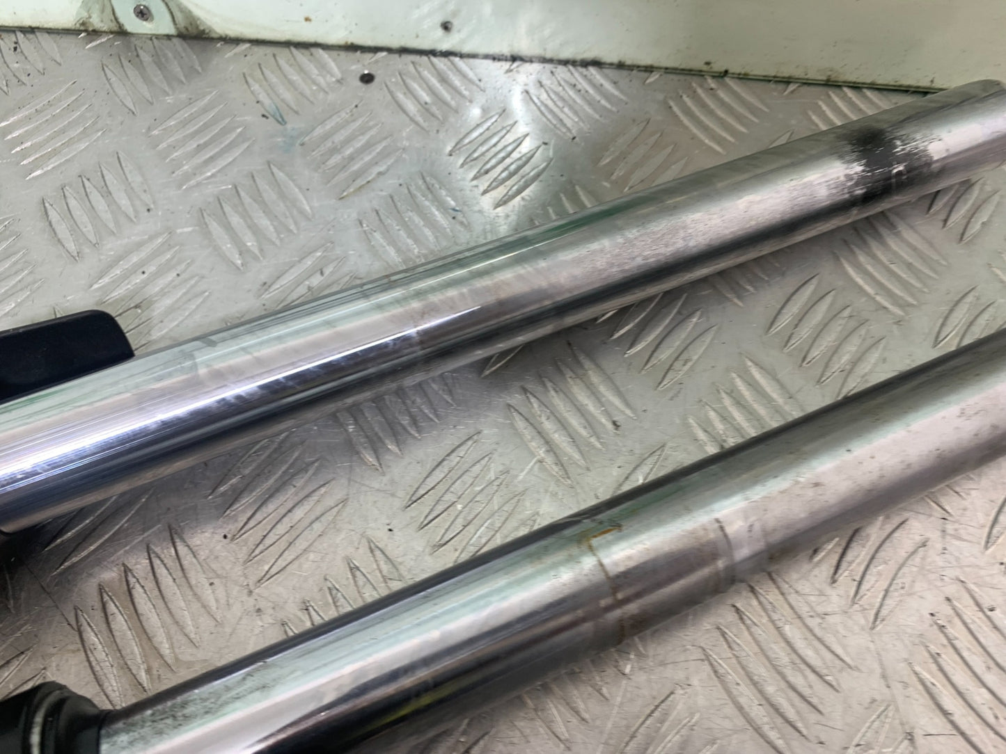 SUZUKI GSF600 GSF 600 BANDIT FORKS YEAR 2001-2003 (CMB1157)