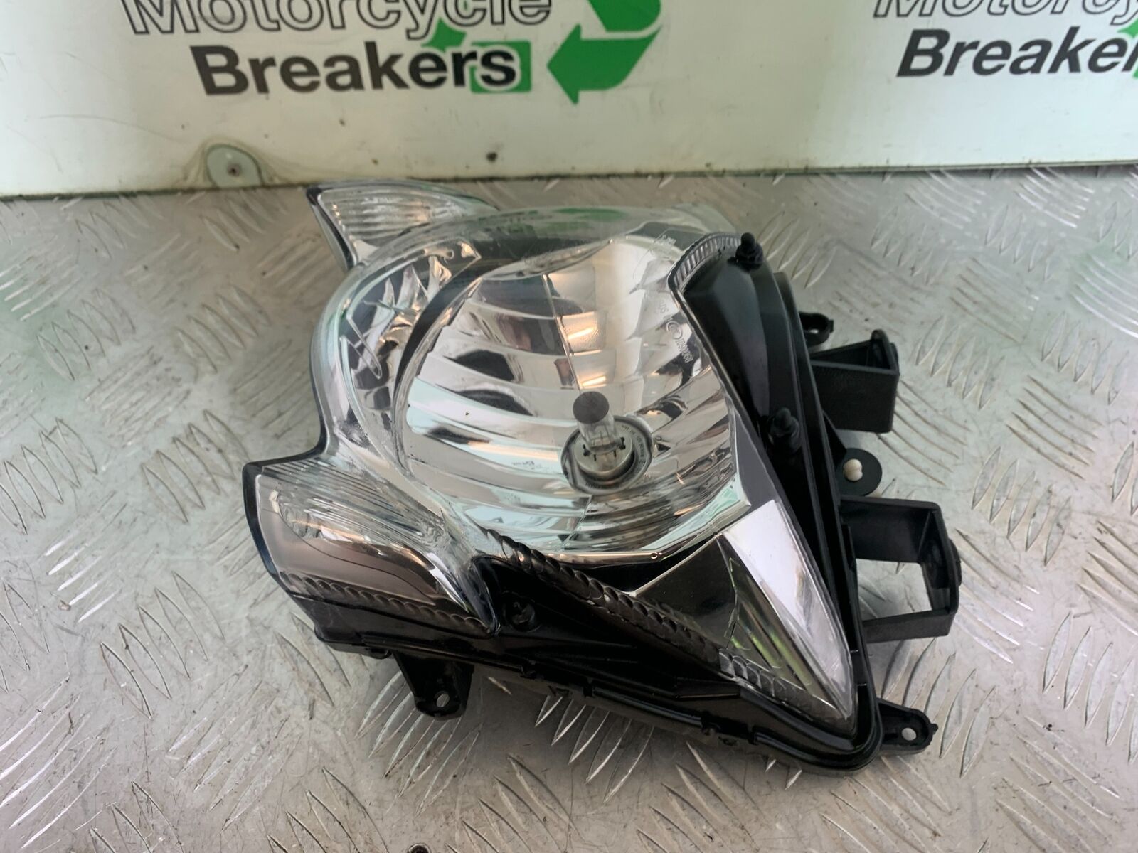 SUZUKI GSX S 1000 GSX-S 1000 HEADLIGHT   YEAR 2016-2019 (CMB1082)