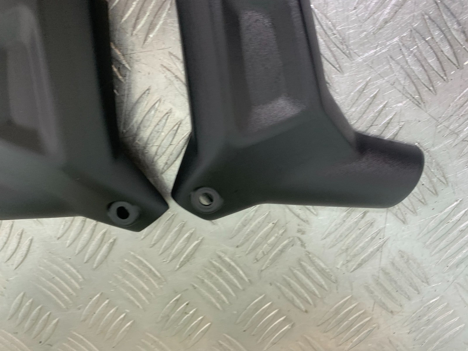 TRIUMPH TRIDENT 660 LEFT AND RIGHT FRAME COVERS YEAR 2021-2024 (CMB1295)