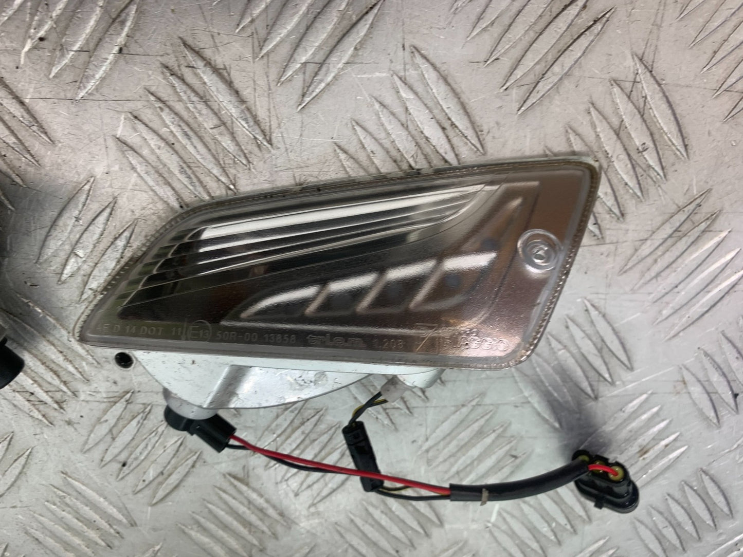 PIAGGIO VESPA GTS 125 FRONT NDICATORS  YEAR 2009-2014  (CMB1261)