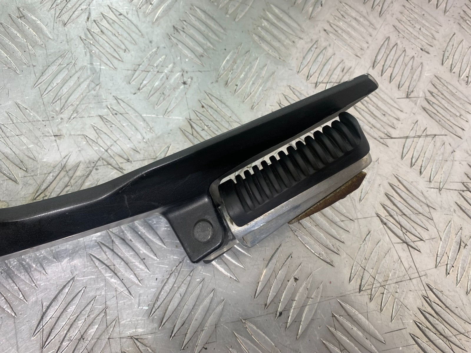 YAMAHA XJ6 XJ6-S FRONT LEFT HANGER  YEAR 2009-2015  (CMB1212)