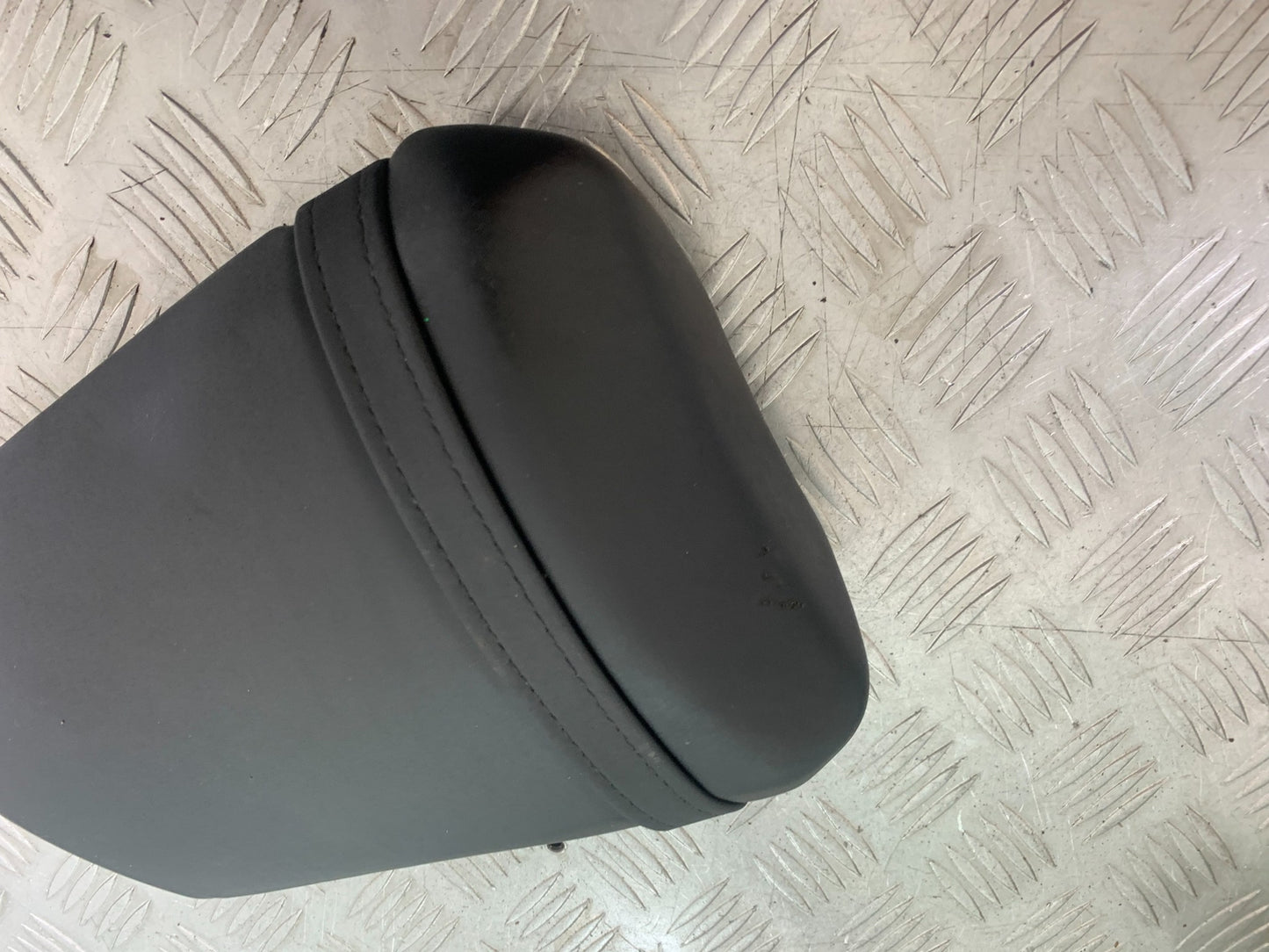 YAMAHA YZF R1 REAR SEAT  YEAR 2004-2006 (CMB1155)