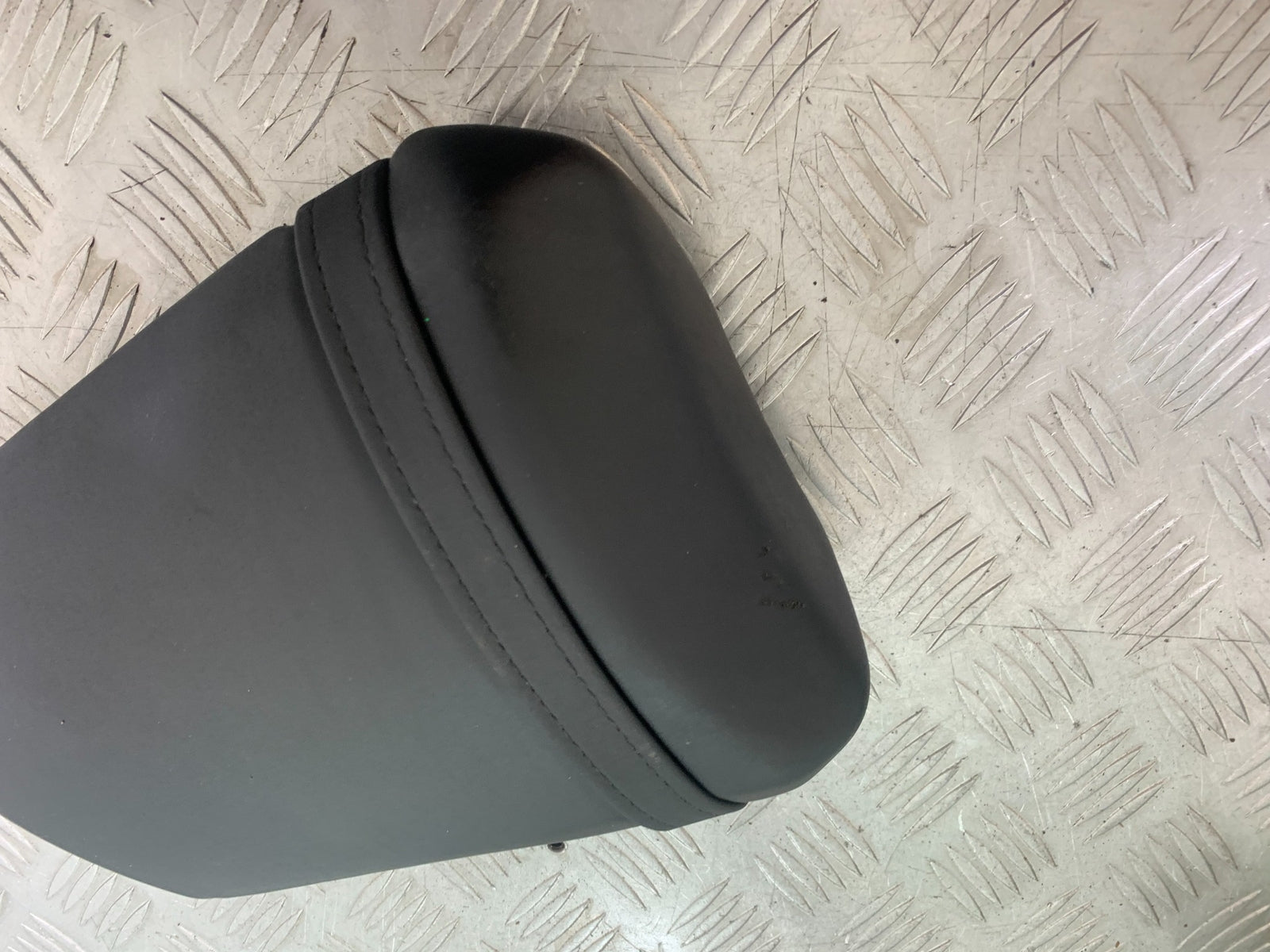 YAMAHA YZF R1 REAR SEAT  YEAR 2004-2006 (CMB1155)