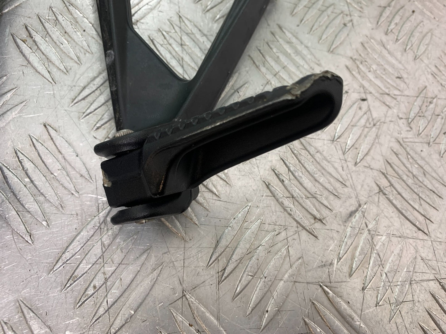 KTM 1290 SUPER DUKE R REAR HANGERS AND PEGS    YEAR 2020-2024 (CMB1272)