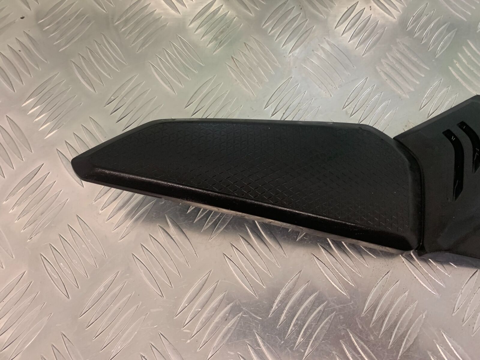 HONDA CBR650 R CBR 650R LEFT SEAT PANEL YEAR 2019-2020 (STOCK 952)