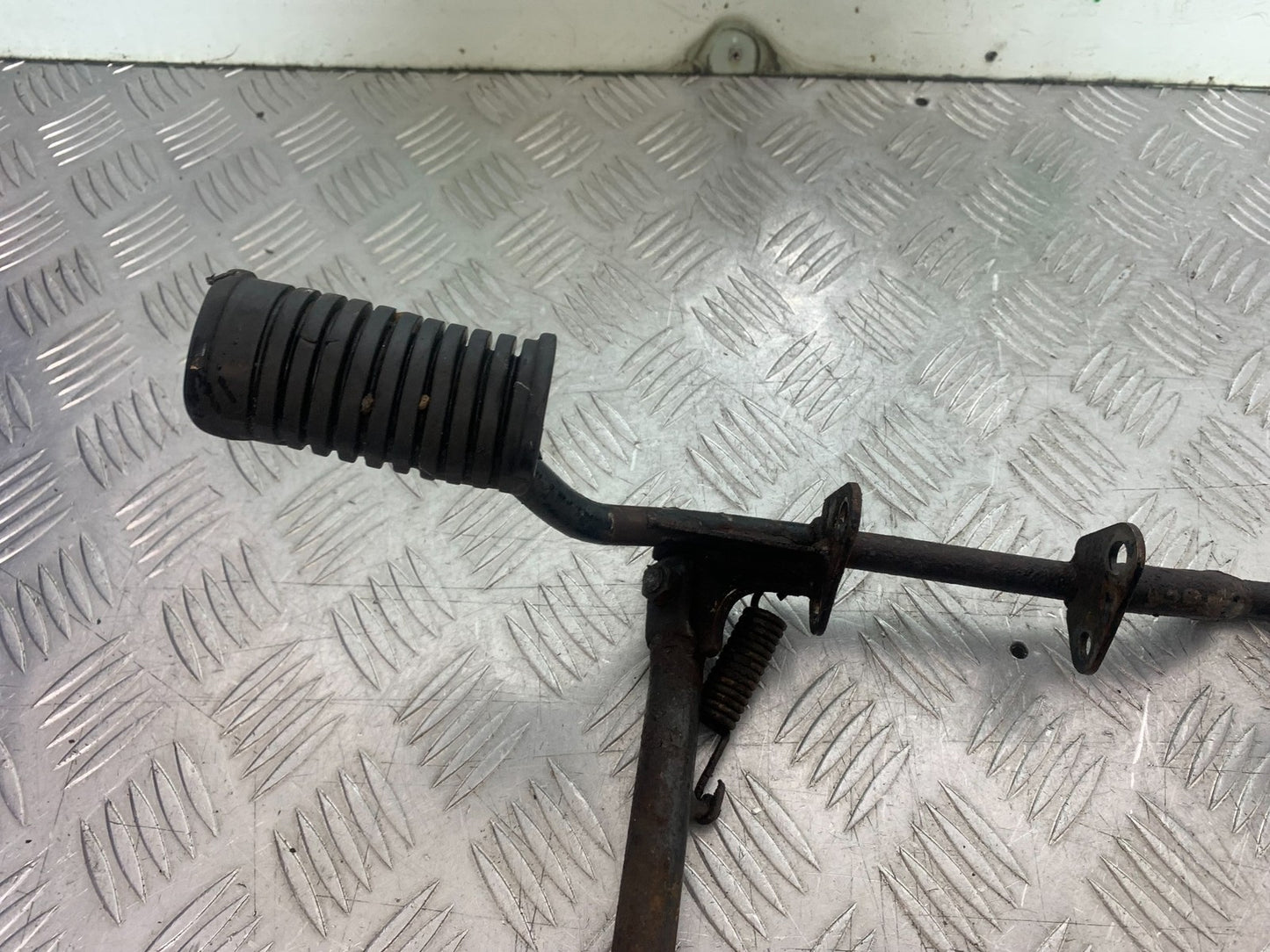 SUZUKI GP100 GP 100 FOOTPEG BAR   YEAR 1978-1988 (CMB1259)