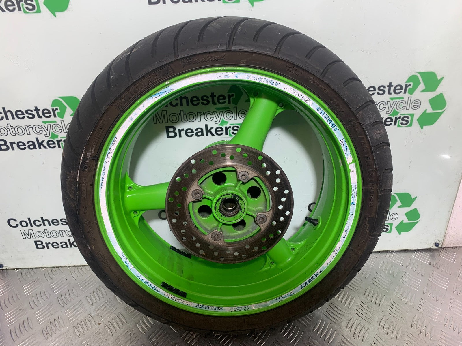 KAWASAKI ZX9R ZX9 E1 REAR WHEEL AND DISC  YEAR 2000-01 (CMB1171)